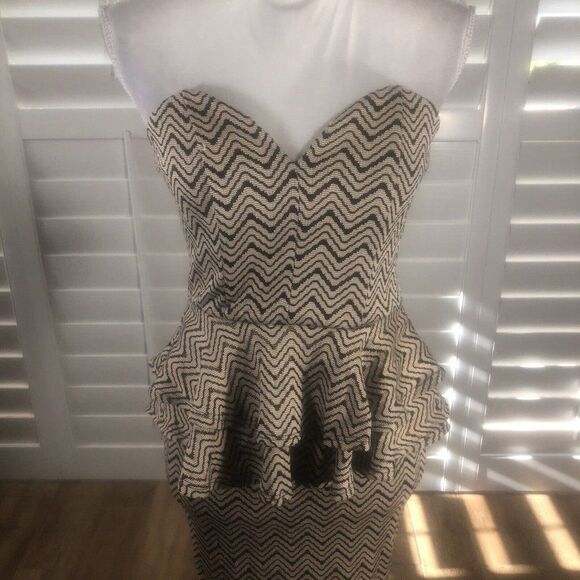 New A Gaci Strapless Stretch Sheath Mini Dress M Peplum Taupe Black Clubwear Hot - Picture 5 of 12